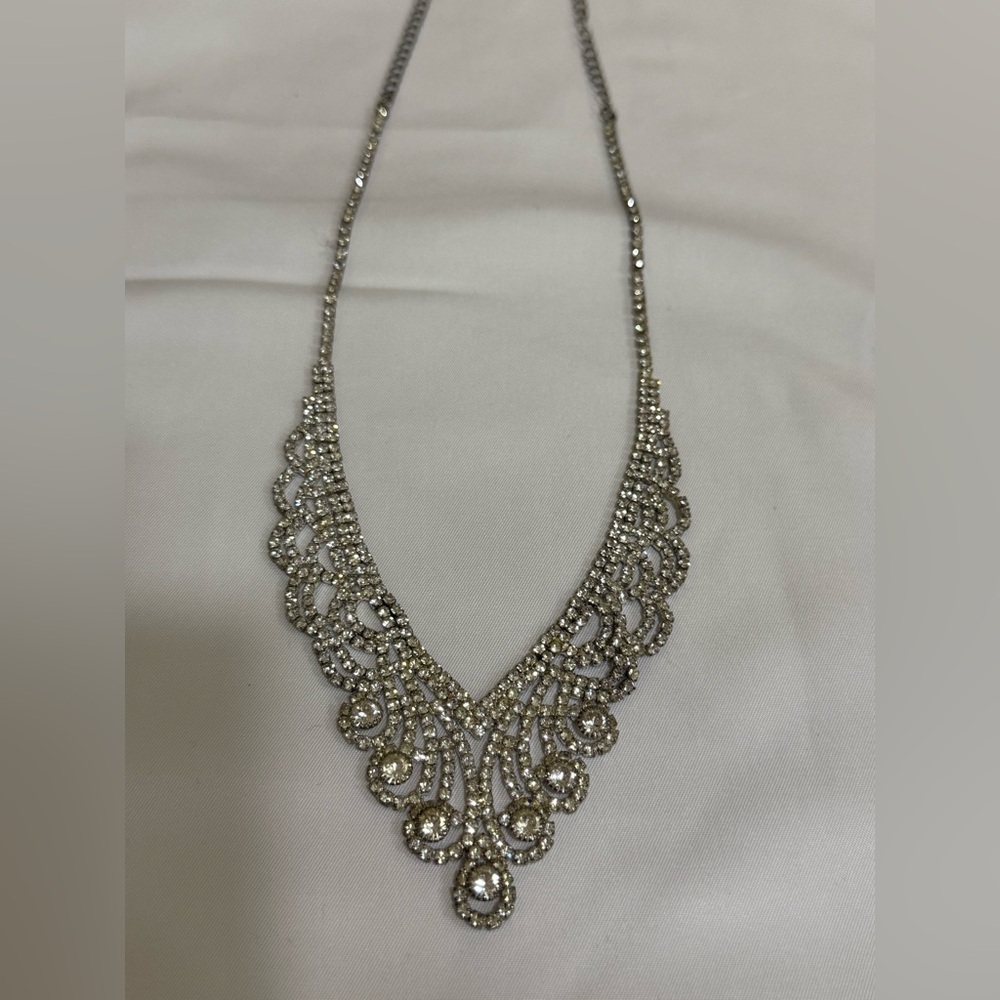 Elegant Silver Necklace